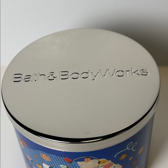 Bath & Body Works Sweater Weather 3 Wick Candle - Picture 3 of 11